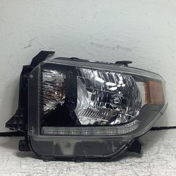 2014 2018 Toyota Tundra left headlight (1AA)