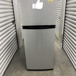 MAGIC CHEF 24” LIKE NEW AVAILABLE