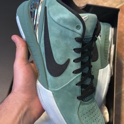 Kobe 4 Girl Dad Sizes 9.5, 11, 11.5, 12 Brand New 