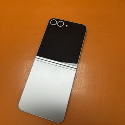 Samsung Galaxy Z flip 6 5G 256Gb unlocked