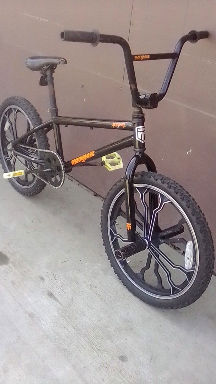 20" MONGOOSE. ( REBEL. ).   BMX.  BIKE