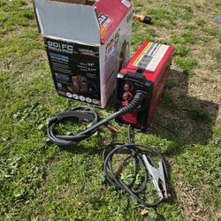 Lincoln Electric
WELD-PAK 90i FC Flux-Cored Wire Feeder Welder (No Gas