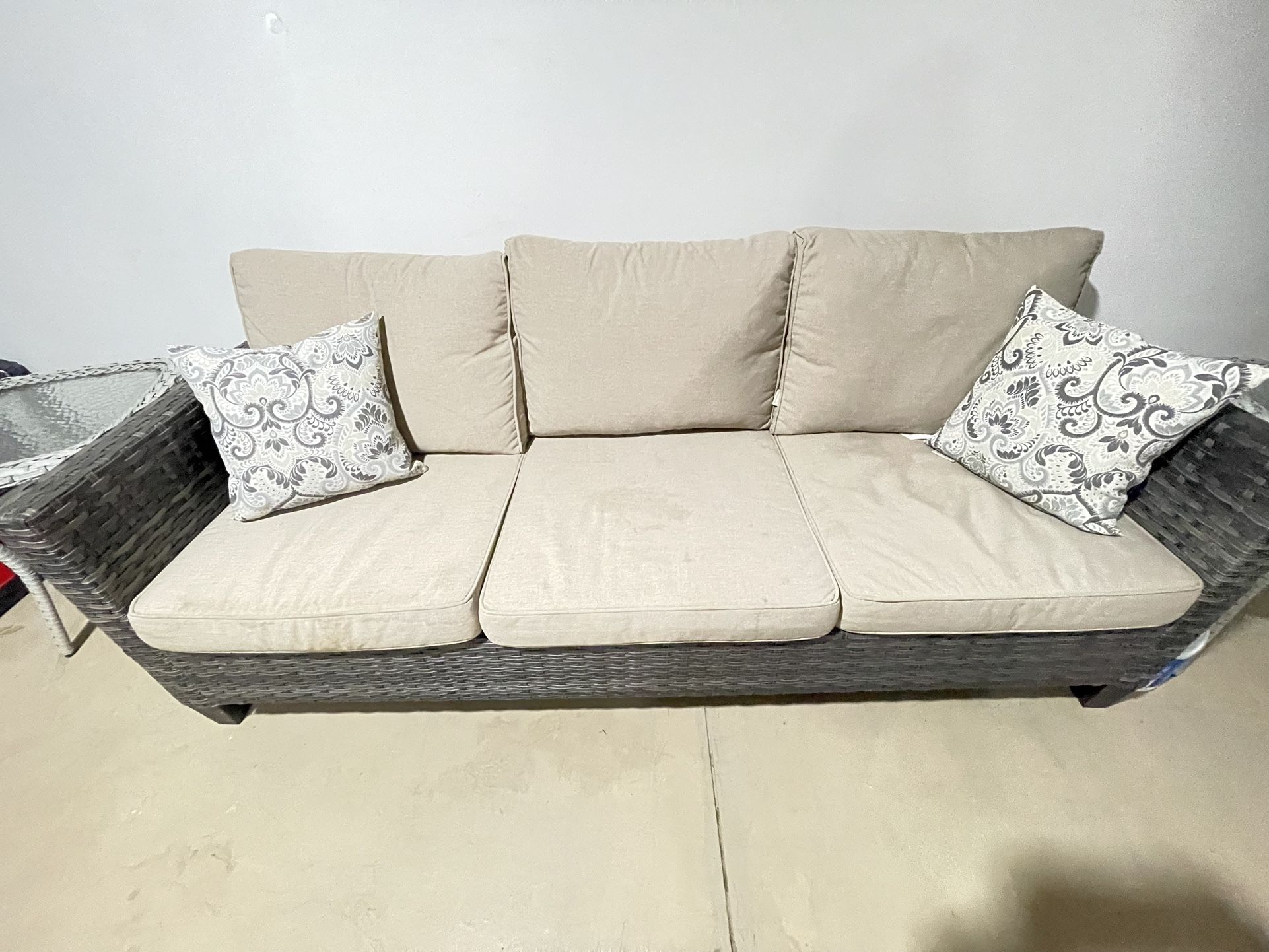 8 Piece Patio Set like new 