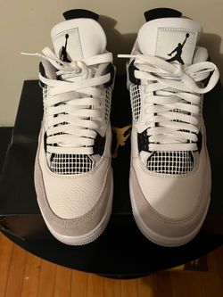 Air Jordan 4 retro military black. Size 9