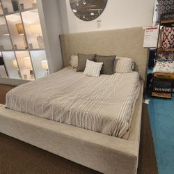 Queen/ King Bedroom Set 