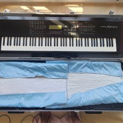 Yamaha S90ES 88 key synthesizer with Hard case