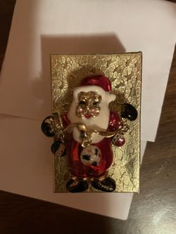 VINTAGE HOLIDAY ENAMEL SANTA CLAUS BROOCH/PIN LAPEL