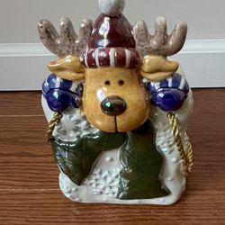 Vintage Christmas Figurine Trinket Treasure Box Made Of Ceramic Porcelain