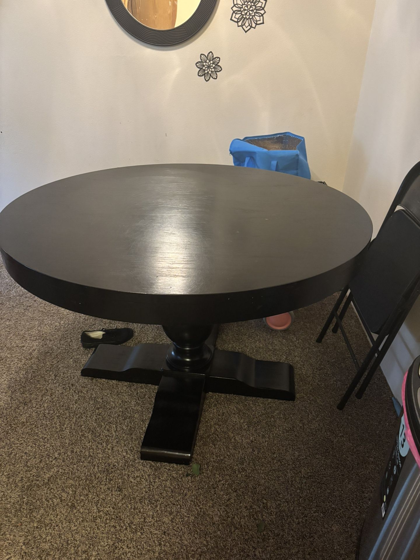 Black round kitchen Table