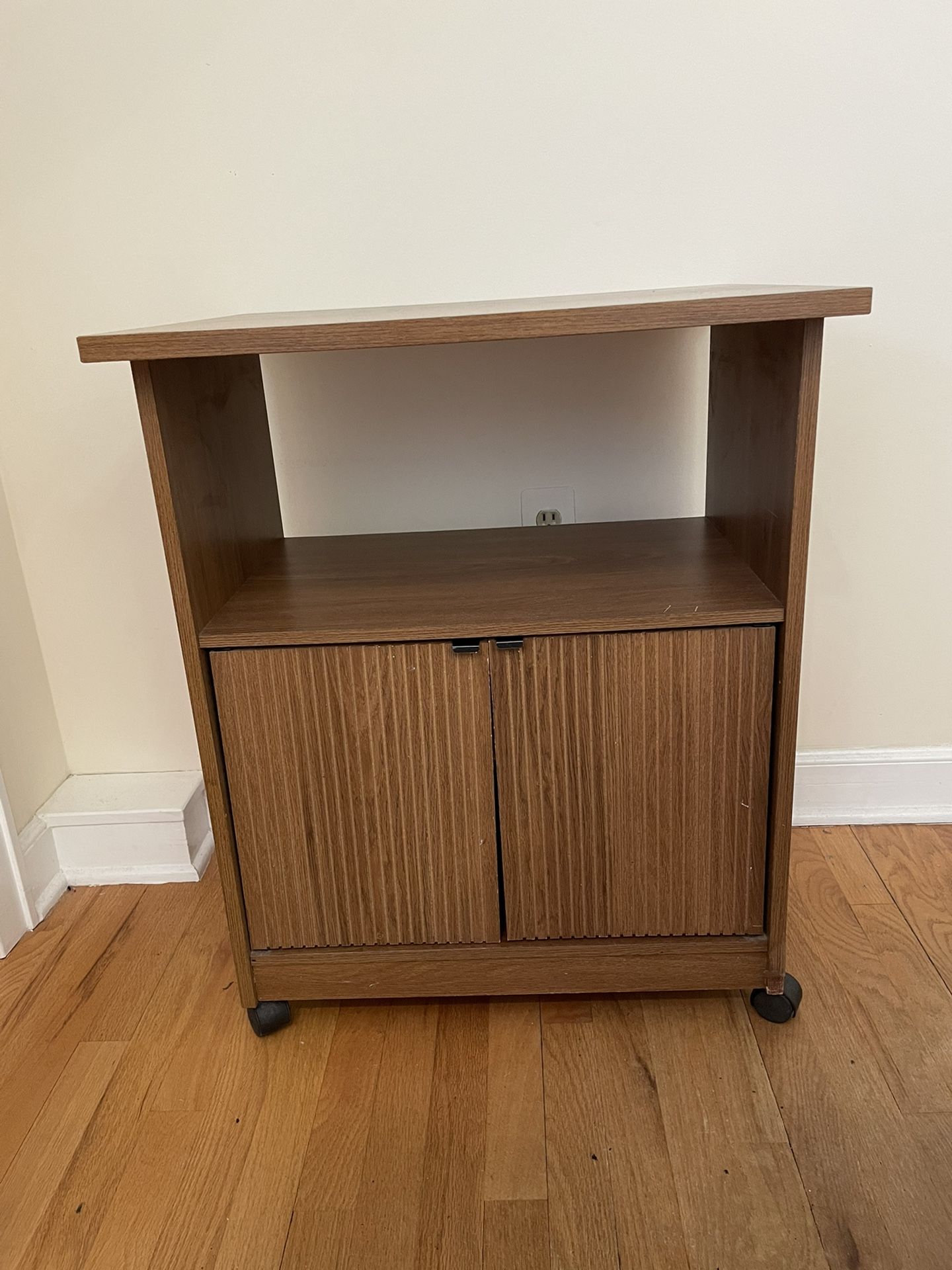 CART / MICROWAVE CABINET ON CASTERS