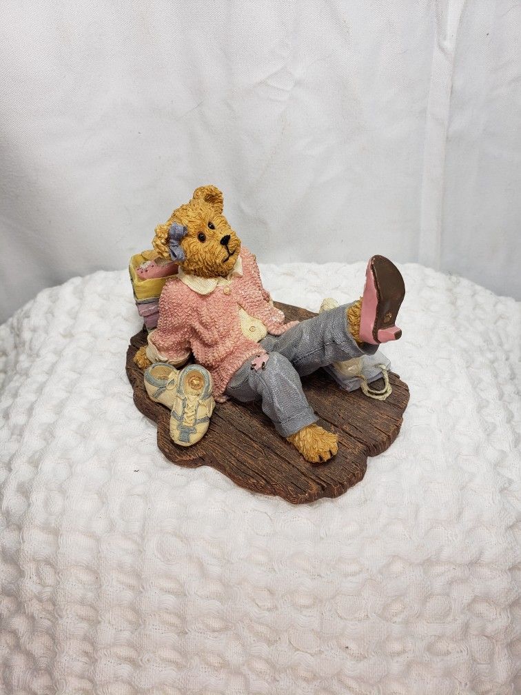 2004 Boyds Bear & friends  Sarah Bearsdale If the shoe fits figurine. Measures  3" T X 4" W . Good condition and smoke free home. 