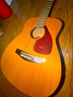 Yamaha FG-Junior JR-1 Acoustic Guitar – Great Condition – $135