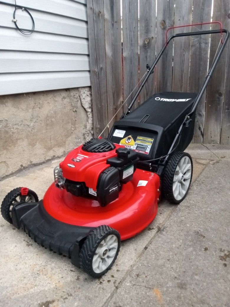 Troy-Bilt 21" Inch Push Lawnmower With Bag And High Rear Wheels