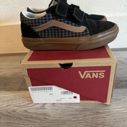 LIKE NEW - Vans Old Skool V Shoe Houndstooth Black/Gum - Little Kids Size 13
