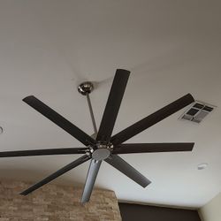 Like New 72' Ceiling FAN 8 blade 6 speed with light