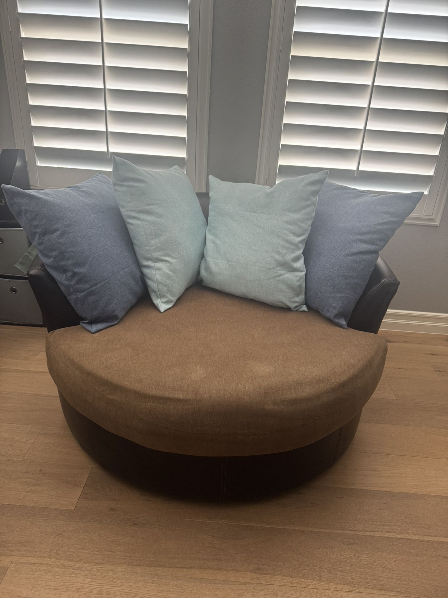 Round Rotating Sofa