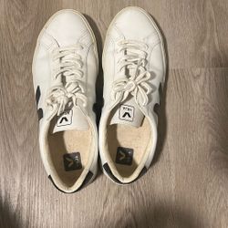 Veja Men’s US 11 Hardly Worn. Leather