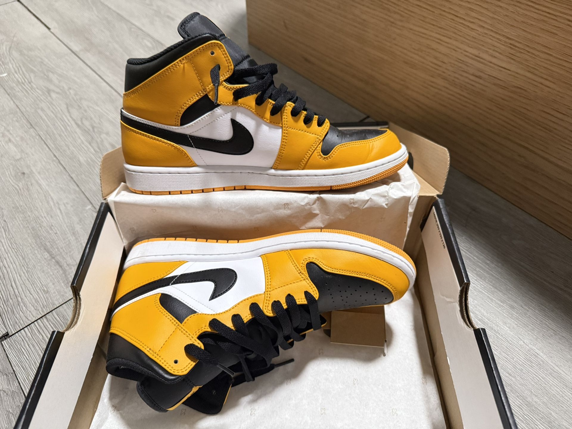 Air Jordan 1 Mid Size 10.5 Yellow