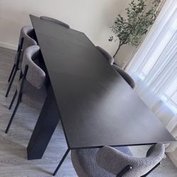 Extendable Dining Table with chairs