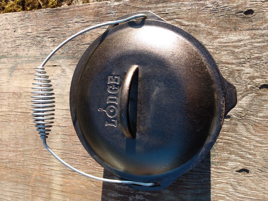 Lodge Cast Iron Dutch Oven