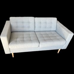 Tufted loveseat 