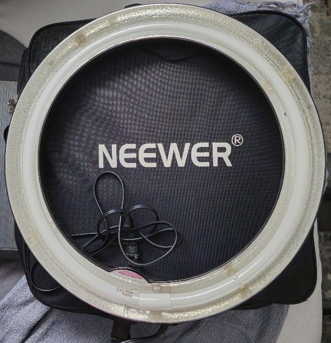 NEEWER Ring Light