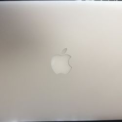 Macbook Pro 500GB 8GB Core i5 + External CD Player.
