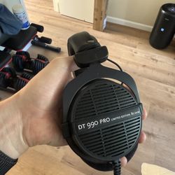 Beyerdynamic DT 990 Pro Studio Headphones