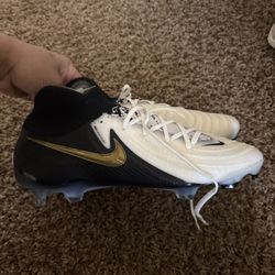 size 9.5 Nike Phantom Luna II Elite FG Football Soccer Cleats FQ8930-100 Men's Size 9.5