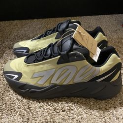 Adidas Yeezy 700  MNVN, NIB, Size 12