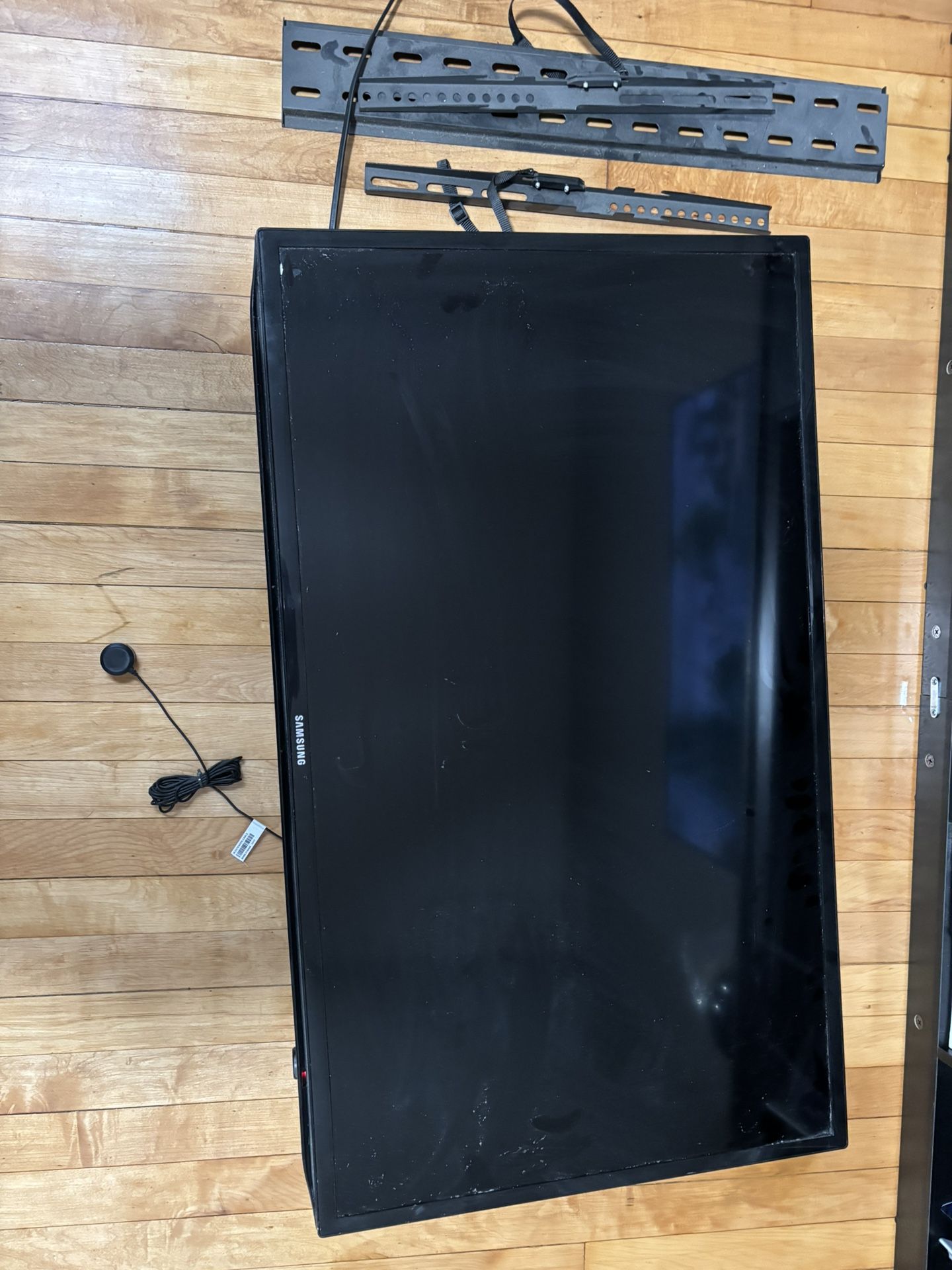 Tv + Wall Mount