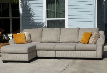 Beige Sectional in Excellent Condition! Can Deliver 🛻