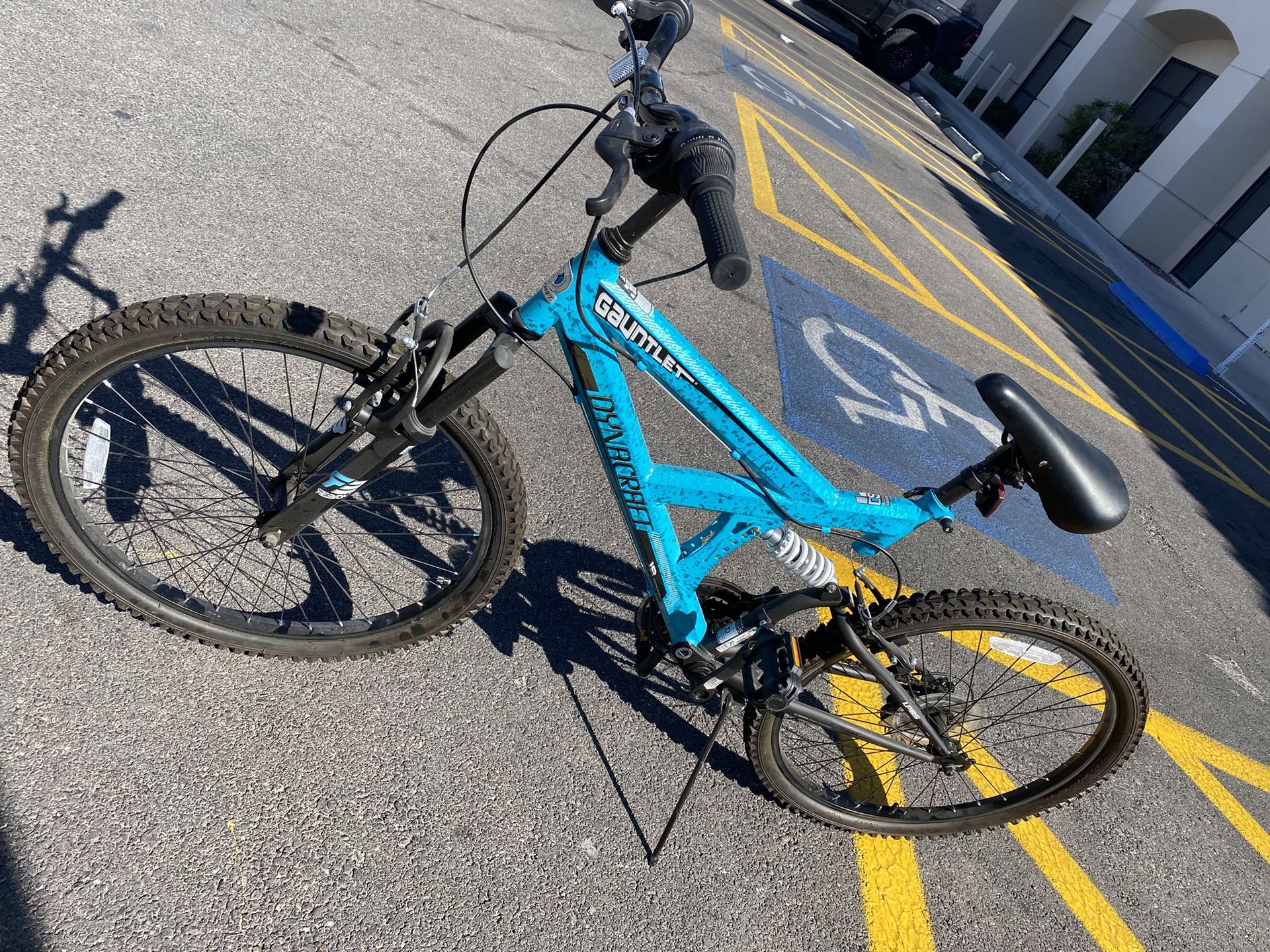Gauntlet Dynacraft 18 Speed Bike for Sale in Las Vegas NV OfferUp