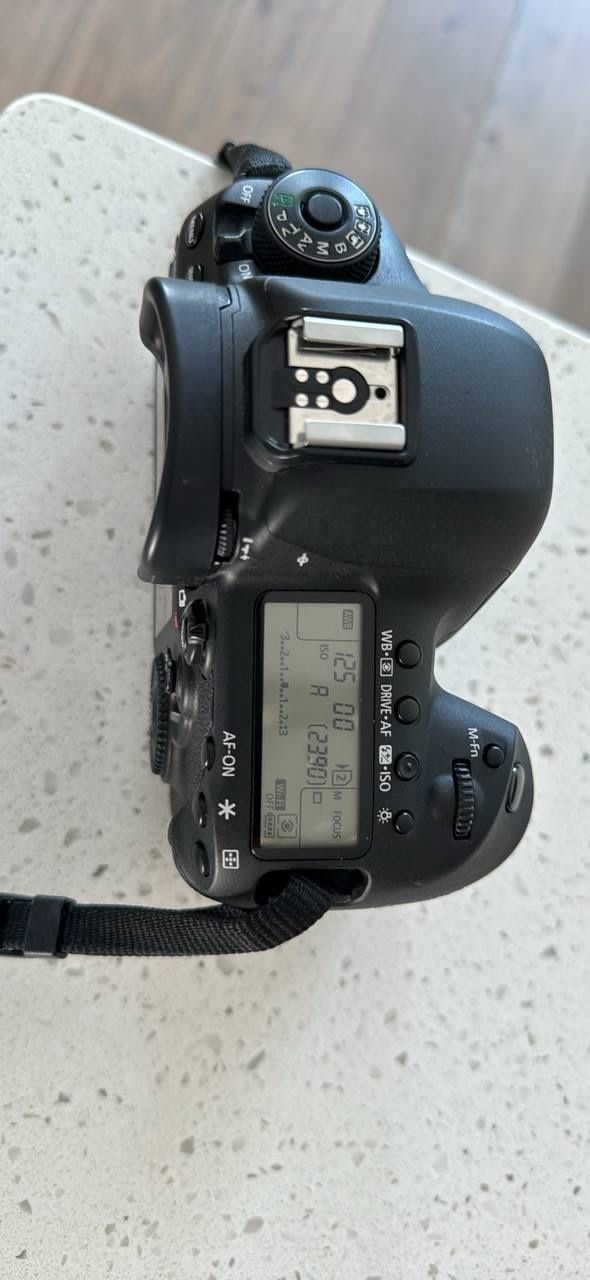 Canon EOS 5D Mark IV (body Only)