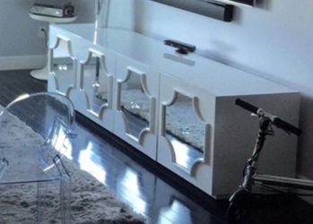 Modern White Mirrored Media Console / TV Stand – High Gloss Finish