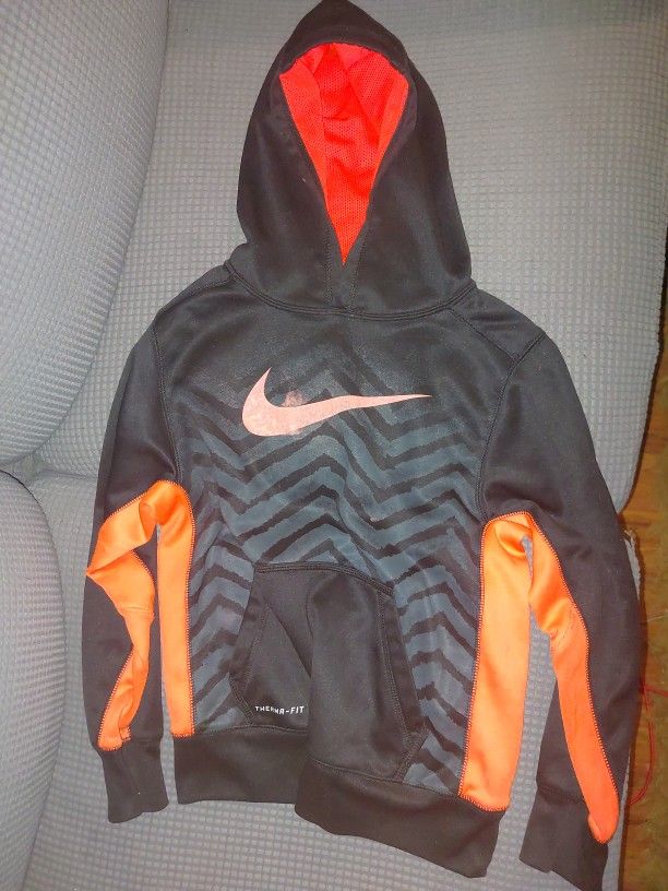 Nike Therma-Fit boys' Medium hoodie 