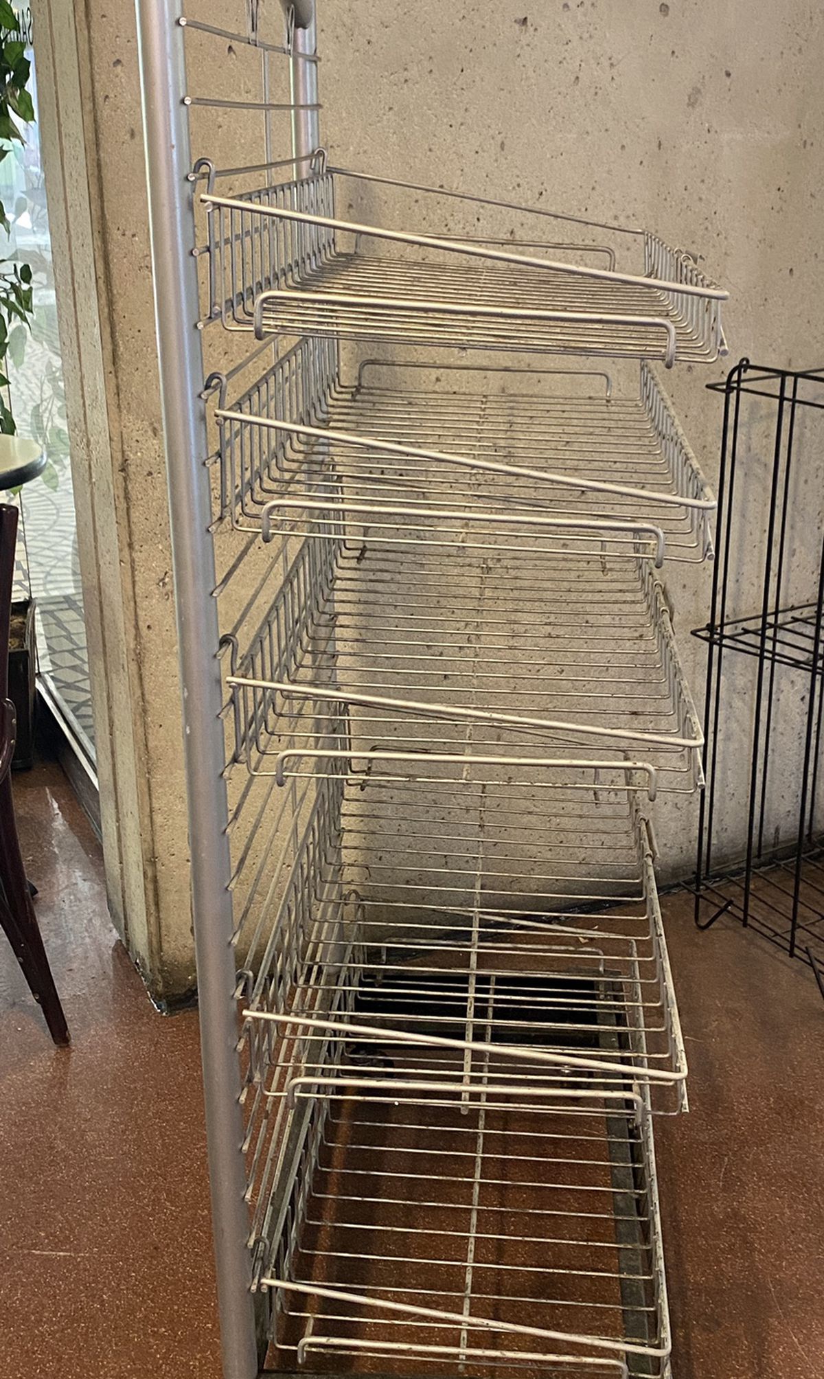 Portable Metal Display Rack for Snacks, Commercial