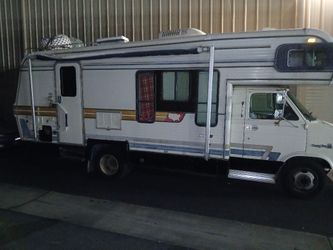 1982 Holiday Rambler 