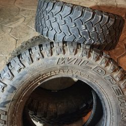 Tires  50  R17.  Llantas. 33×12 50R 17
