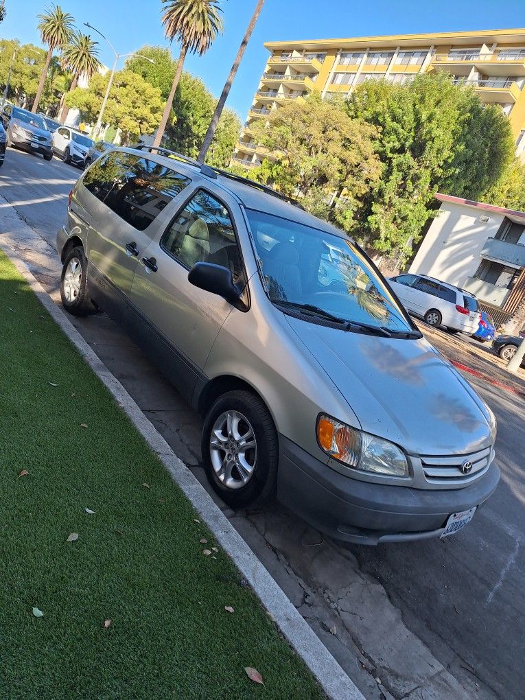2001 Toyota Sienna