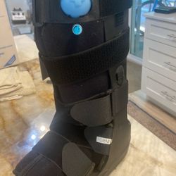 Medium Walking Boot