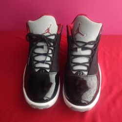 Jordan Max Aura 2  Size 9 