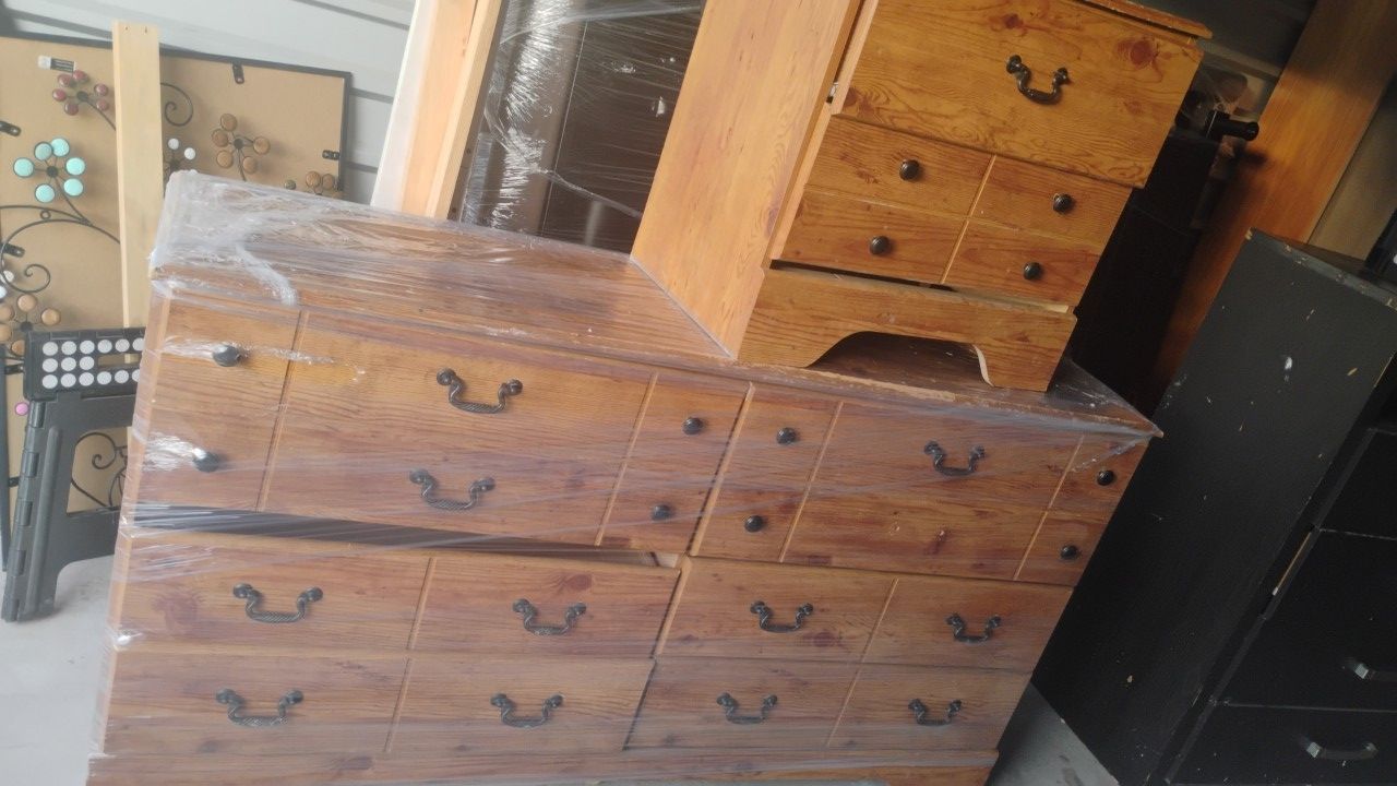 Brown Dresser Comes With A Big Mirror Not Pictured & Also Matching Night Stand