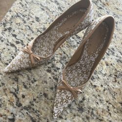 BCBS's Heels Tan/white Size 36 Never Used