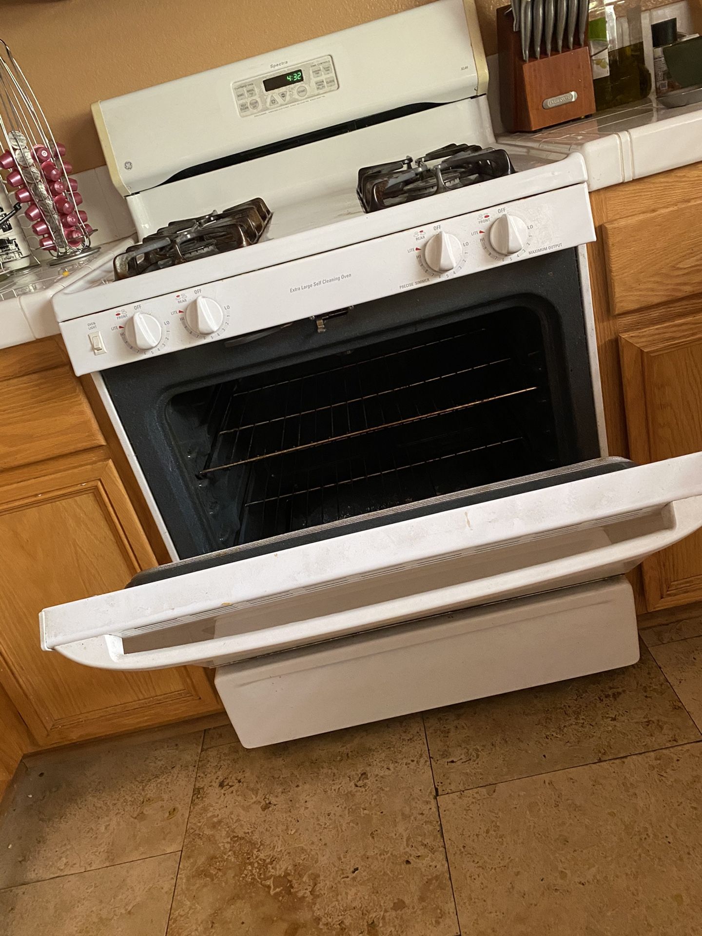Must Go! GE Spectra Freestanding Gas Range and Oven XL44 for Sale in