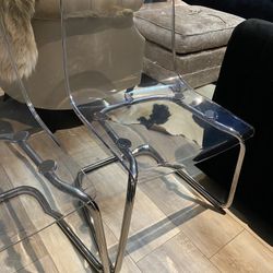 6 Beautiful Clear Chairs 