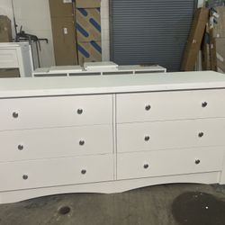 6-Drawer Double Dresser for Bedroom, Wide Chest Storage, Traditional Furniture, White  💥brand new in box💥 🔥$150🔥  Warehouse Address: 2745 Boone st