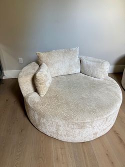 Round lounge chair