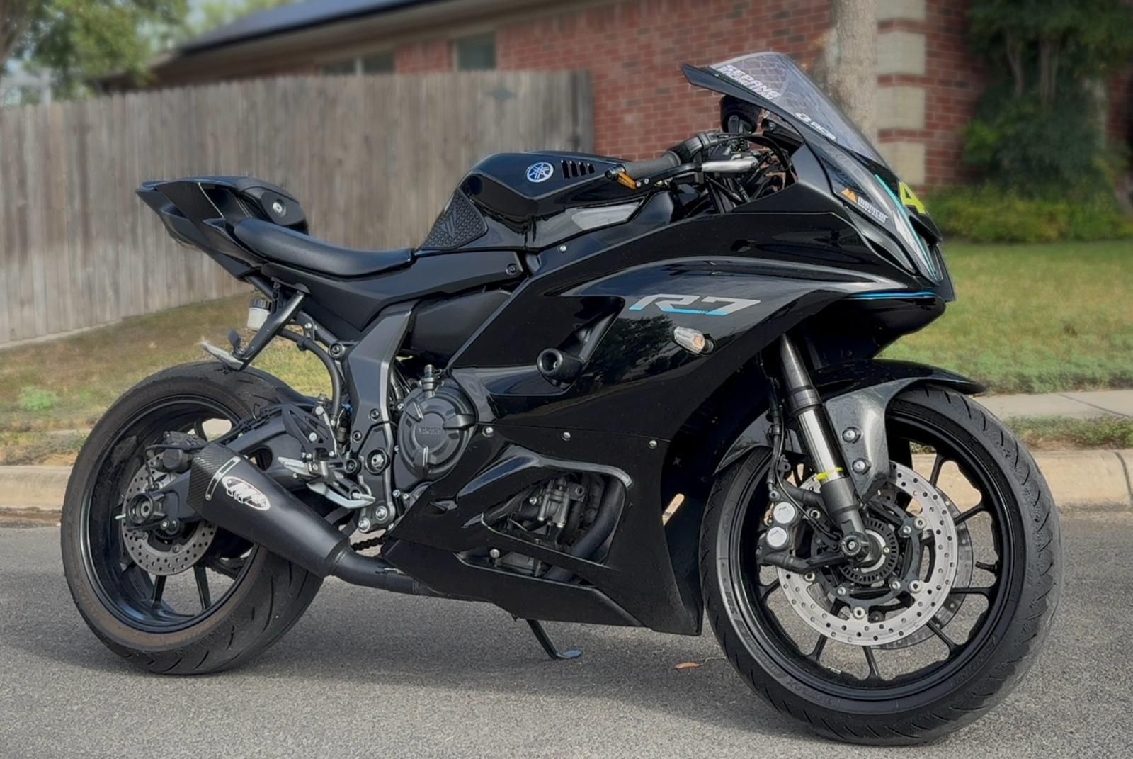 2022 Yamaha R7