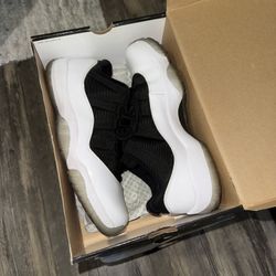 Nike Retro Jordan 11 low tuxedo Sz 11
